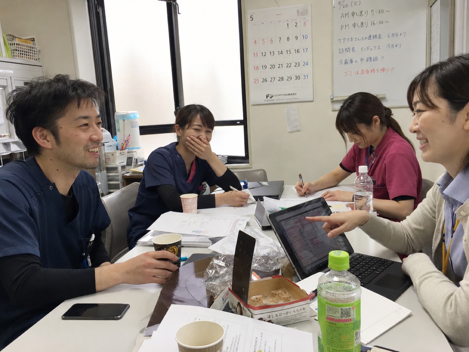 A training and discussion session with home-visit nursing professionals